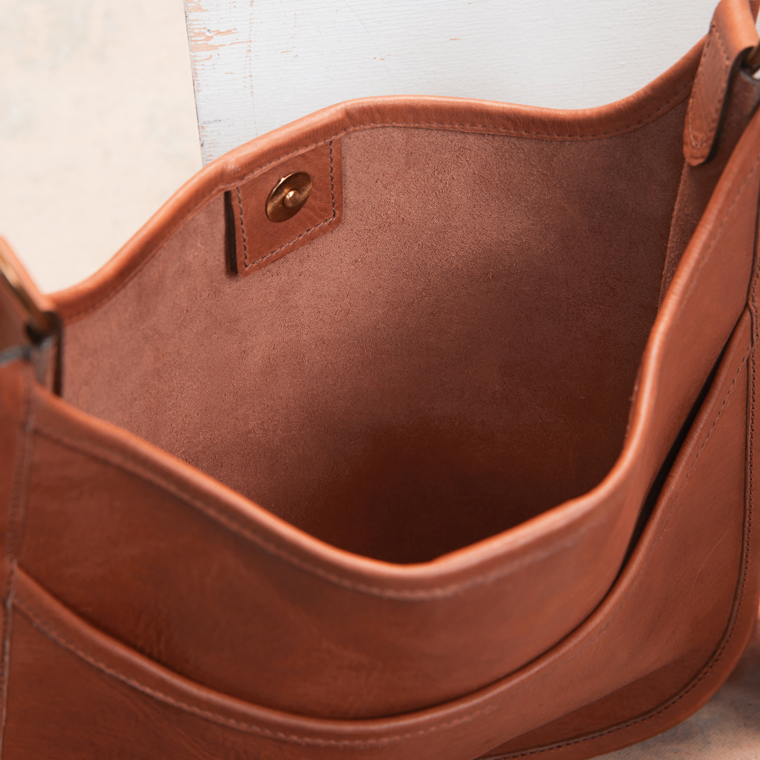 Atlas Messenger in Cognac - Image 3